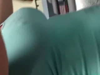 大山雀黑发自慰在床上
