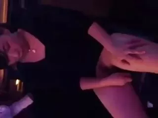 甜美的自然山雀的日本女孩如此柔软和性感